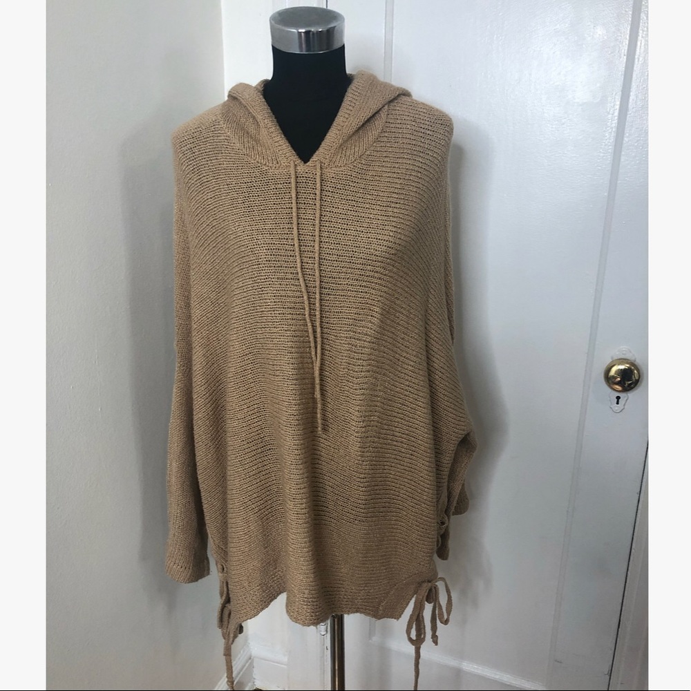 Knit hooded shirt